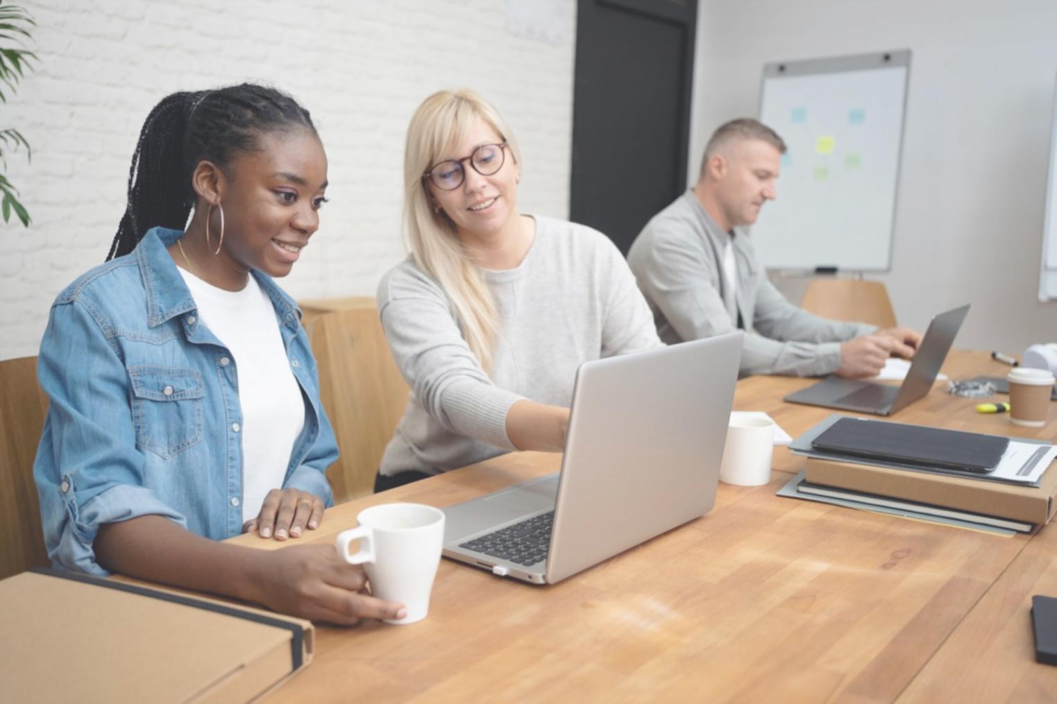 Gedruckte Textdokumente mit Markierungen